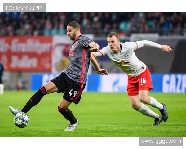 足总杯精彩对决本菲卡与莱比锡战成平局乌龙球成比赛转折点分析